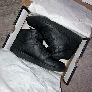 black nike air jordan 1 mid size 10.5